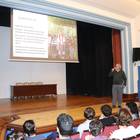 Pedro Rey dando charla en un colegio 2023