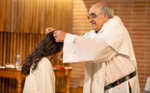 Los colegiales del Aquinas celebran su misa de envío antes de ir a misiones